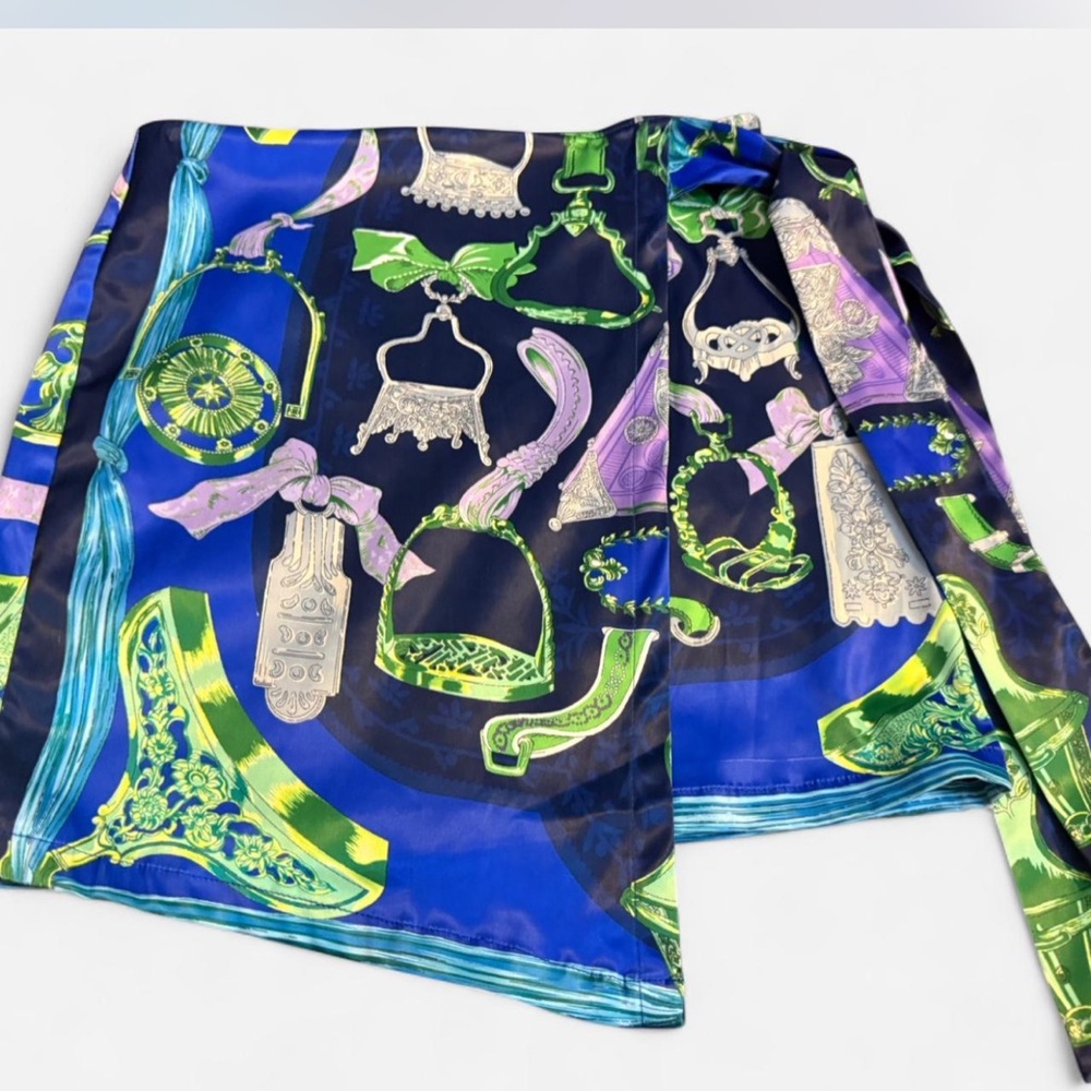 AKIRA Blue and Green Patterned Scarf